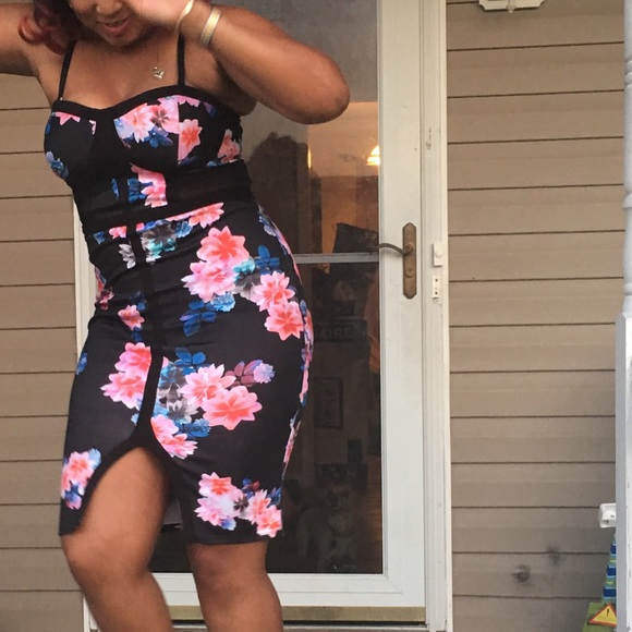 Floral and Mesh Panel dress - Picture 3 of 3